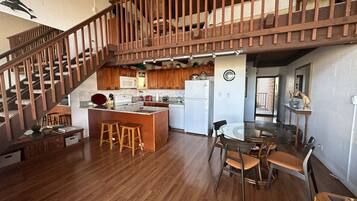 KylskÄp, mikrovÄgsugn, ugn och spishÀll