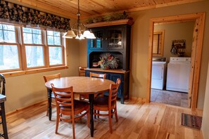 Dining - Charming Cabin on Fish Trap Lake: Fireplace, boat lift & beautiful walk out (Cushing)