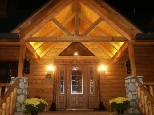 Adventurewood Luxury Log Cabin - Hot Tub, Fireplace, Pool Table