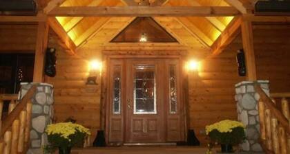 Adventurewood Luxury Log Cabin - Hot Tub, Fireplace, Pool Table