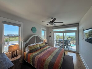 8 bedrooms, desk, iron/ironing board, travel crib - West End, Oceanfront, Heated Pool/Hot Tub, Elevator, Dog OK, One Aug week open! (Oak Island)