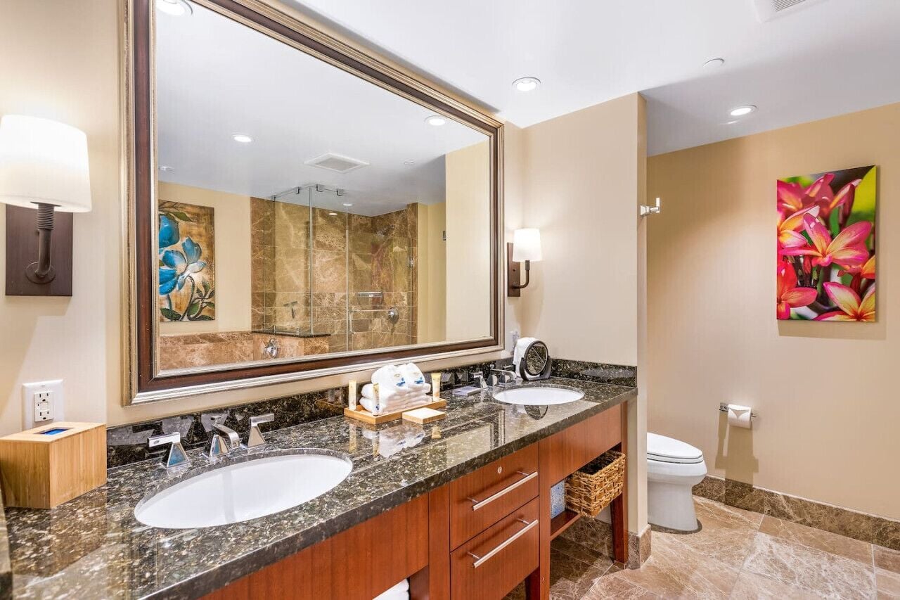 Bathtub, hair dryer, towels