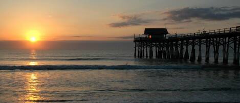 Aan het strand, ligstoelen aan het strand, strandlakens