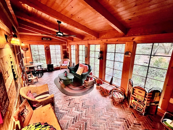 Smart TV, fireplace, DVD player, books