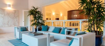 WALKING DISTANCE TO THE BEACH