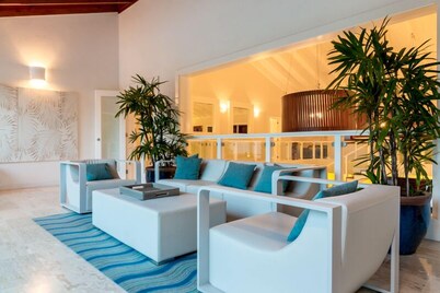 WALKING DISTANCE TO THE BEACH