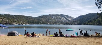 Sierra Mountain's Cabin, près du lac Pinecrest et du domaine skiable de Dodge Ridge