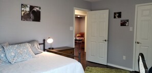 3 bedrooms, desk, iron/ironing board, travel crib