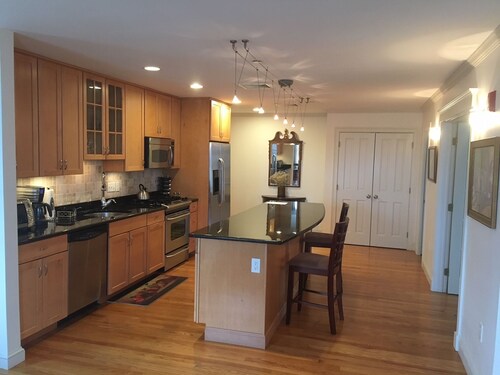 Spacious Marblehead Townhouse - Roof Deck with Panoramic Views