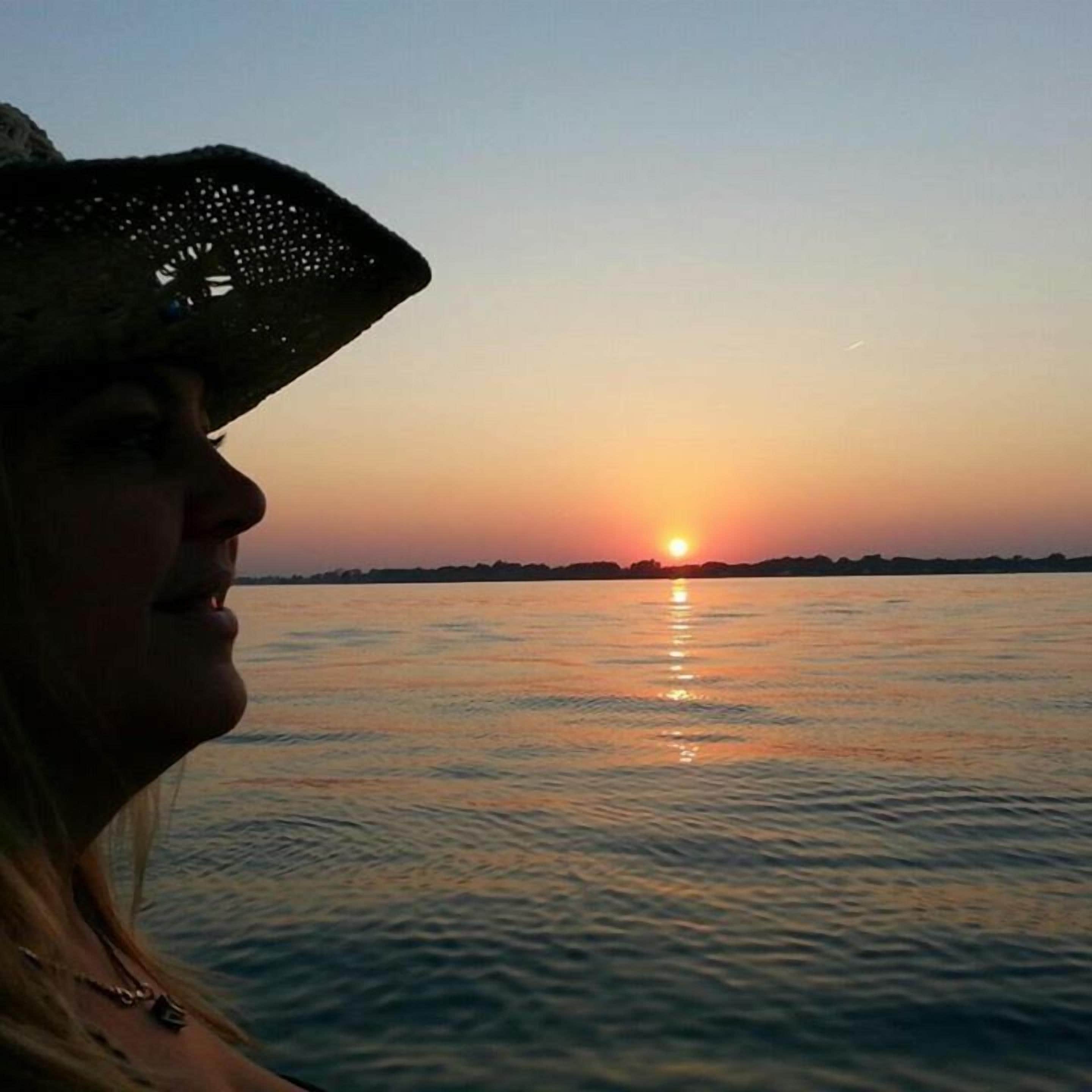 Lakefront! Sandy Beach! Lake Erie Fishing! 4BR/kayaks/PRIVATE!!!
