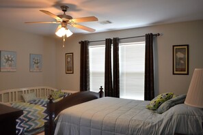 3 bedrooms, internet, bed sheets