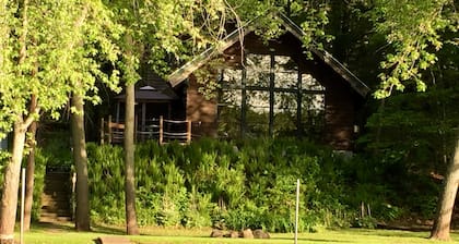 Kaunis mökki luonnonkaunis Wisconsin-joki / järvi Wisconsin