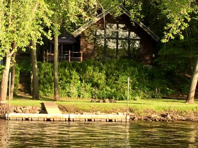 Beautiful Cabin on Scenic WI River/Lake Wisconsin. Close to WI Dells and Madison