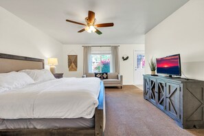 4 chambres, fer et planche à repasser, lit de bébé portatif