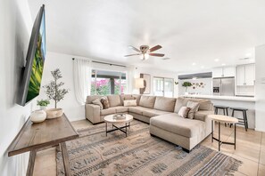 TV connectée, jeux vidéo, lecteur de DVD, baby-foot