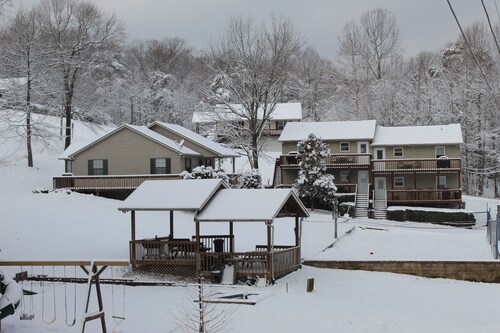 Pet Friendly Condo Overlooking Pool And Tennis Court. 