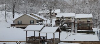 Pet Friendly Condo Overlooking Pool And Tennis Court.
