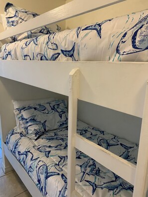 1 slaapkamer, een strijkplank/strijkijzer, wifi, beddengoed