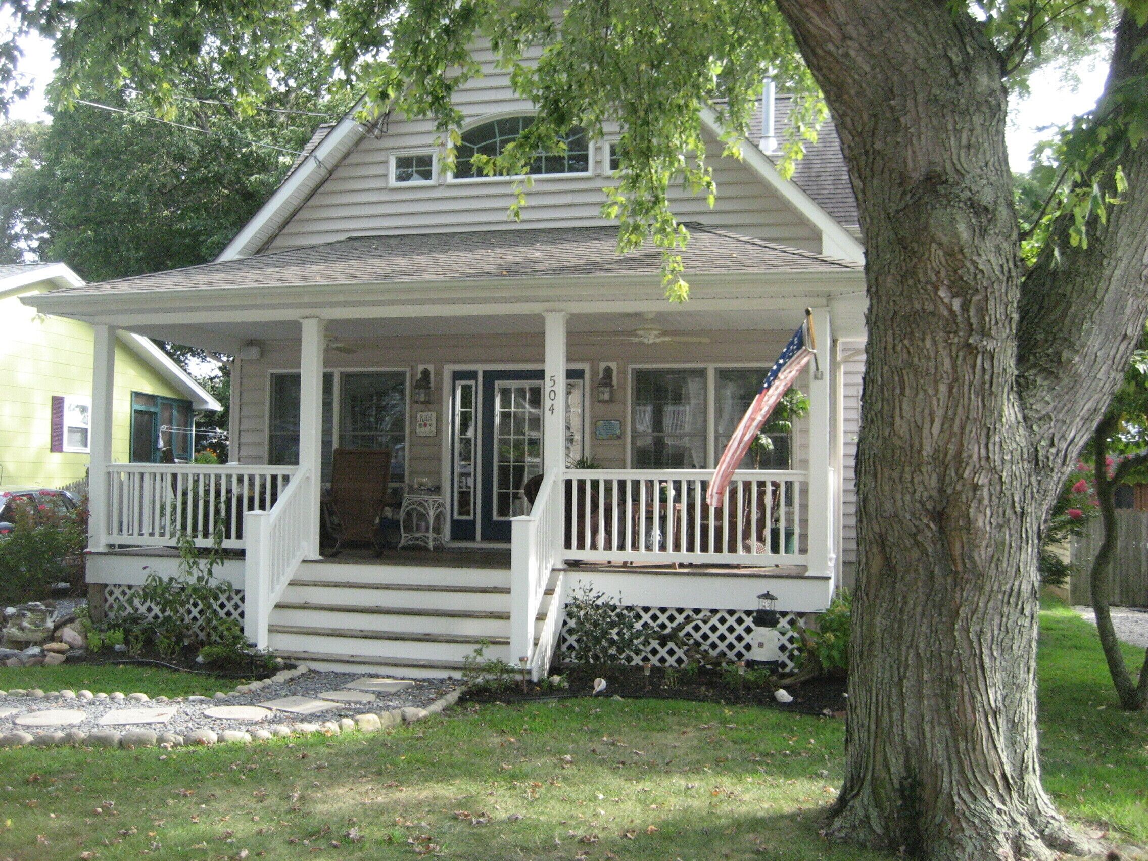 Paradise Found-cottage few houses to beach-Spectacular sunsets-Pet friendly