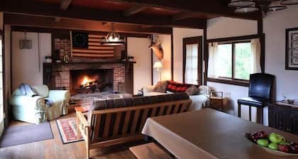 Bavarian Style Country Home on 120 hehtaarin alalla ja metsien