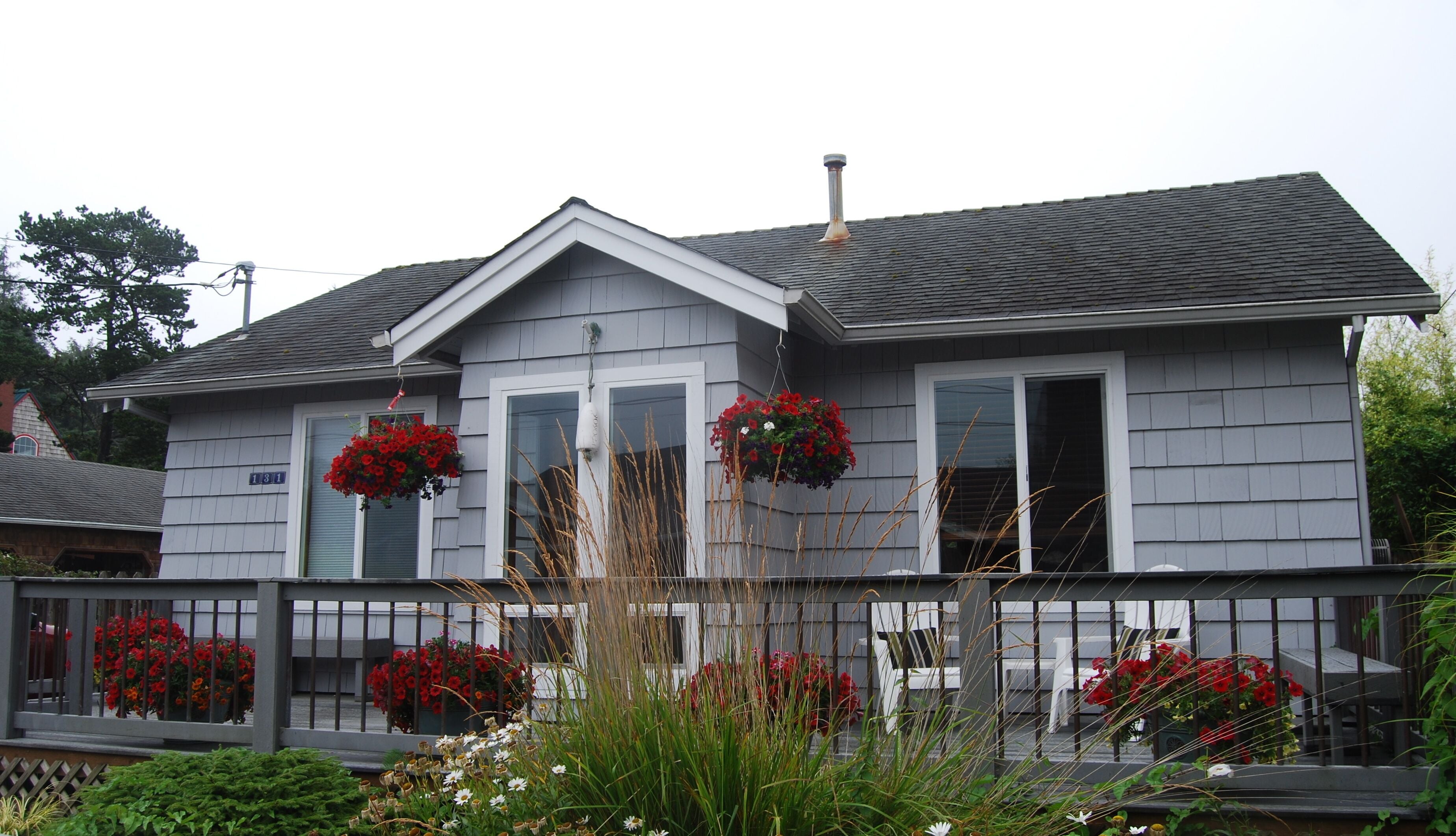 Steps From Town, Steps From The Beach! 6 Night Minimum in June, July , August