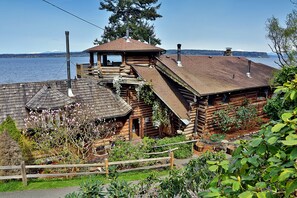 Exterior - Log Castle - On the Beach, Expansive Sound/Mountain View (Langley)