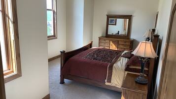 4 chambres, fer et planche à repasser, Wi-Fi, literie fournie