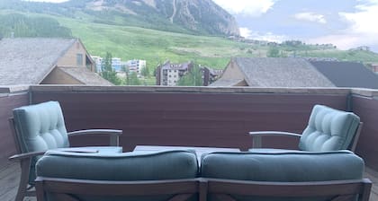 Huge Twnhm 4 Bedroom Walk to Elevators -Mt Crested Butte