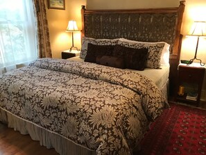 5 habitaciones, escritorio, tabla de planchar con plancha y cunas 