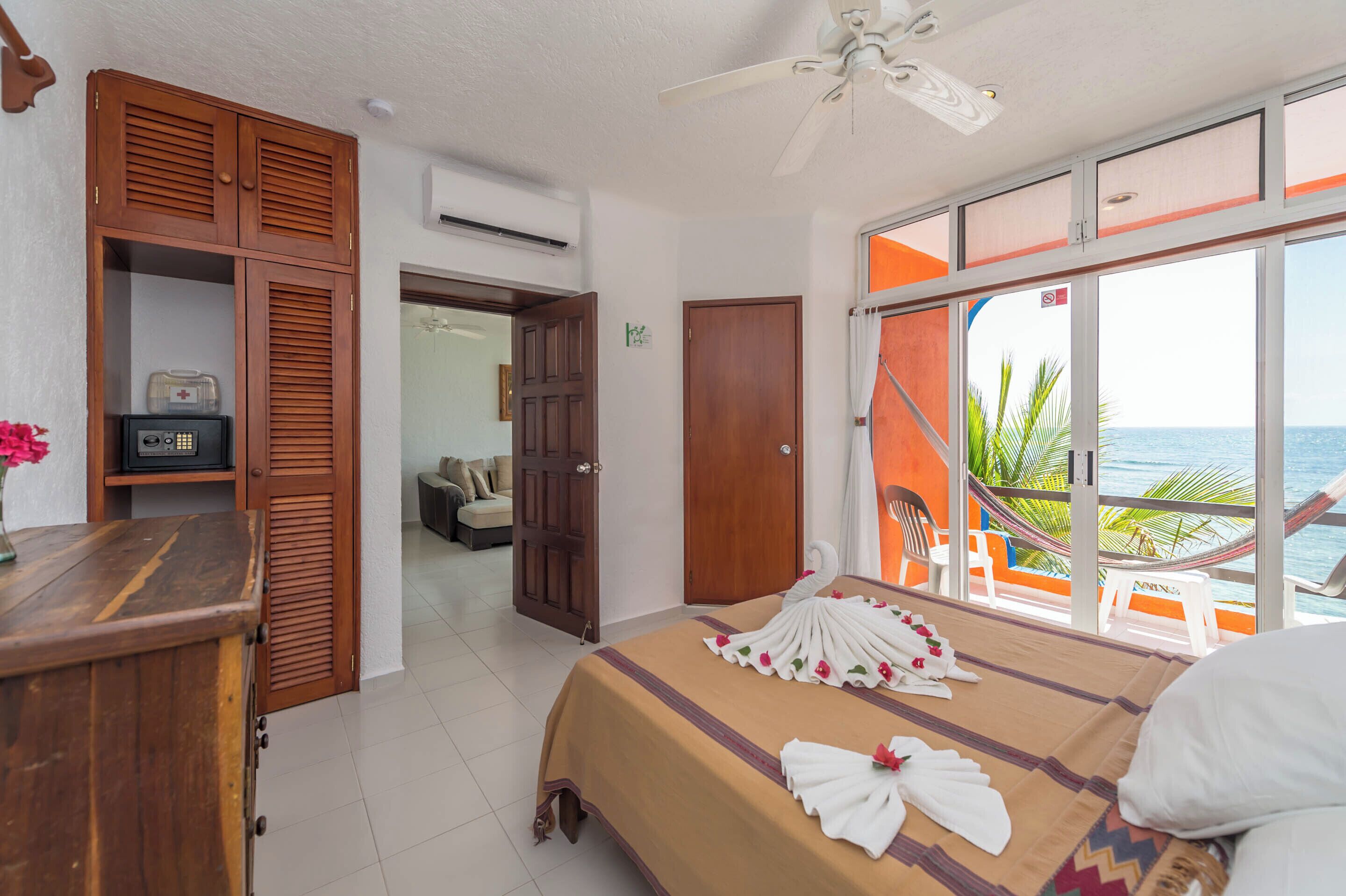 1 chambre, lit parapluie, Wi-Fi, draps fournis