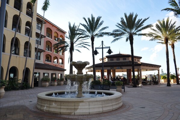 Property grounds - Pool/Patio Like No Other, Waterfront, 82 in TV, Split Layout for Privacy (Marco Island)