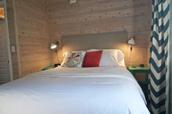 3 habitaciones, tabla de planchar con plancha y cuna de viaje