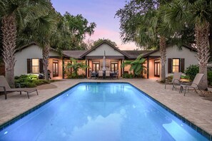 Een verwarmd zwembad