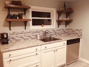 Fridge, microwave, oven, stovetop - Hilltop Cottage with room to roam on 20 acres. NO CLEANING FEE (Hot Springs)