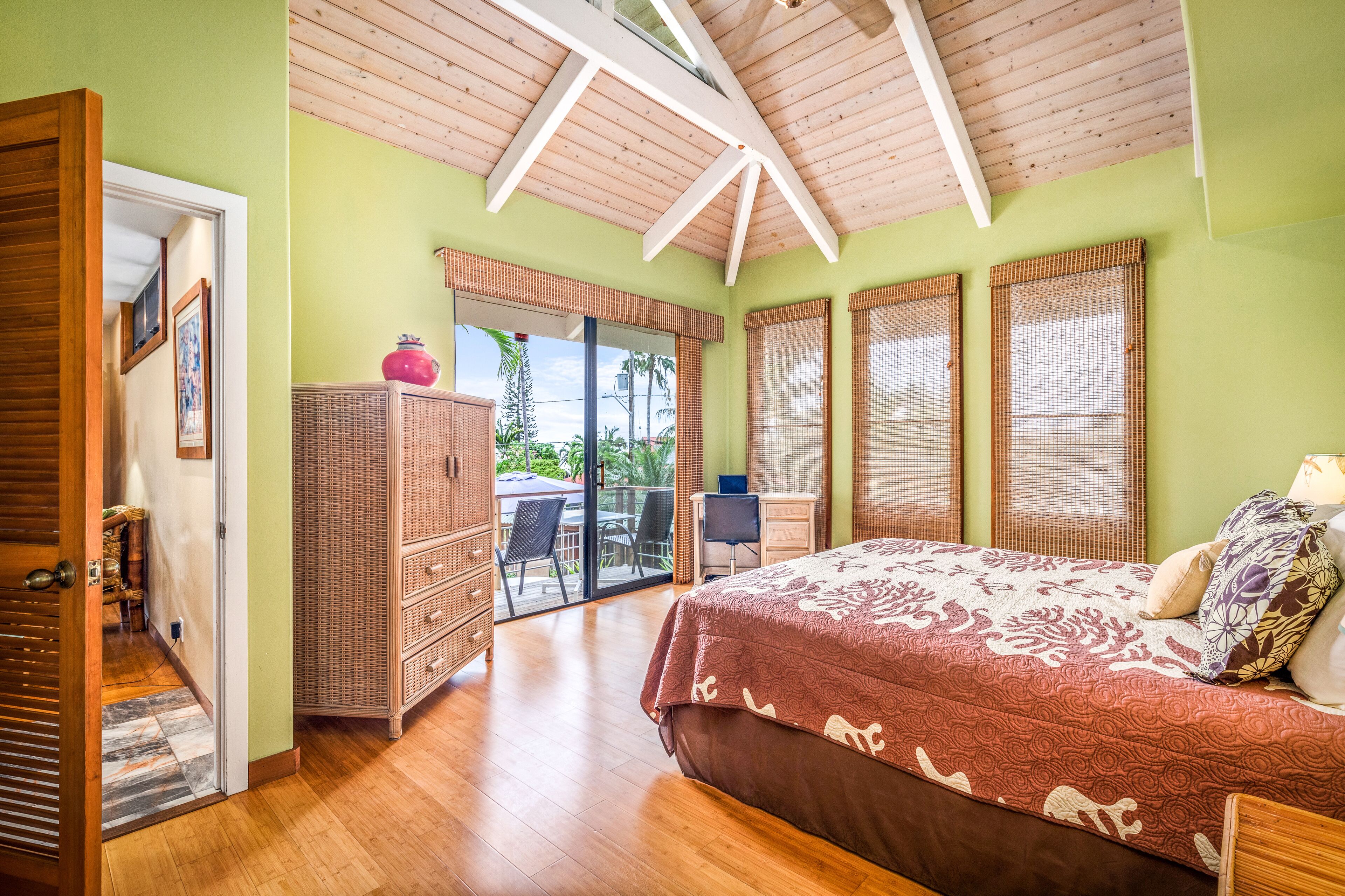 4 bedrooms, desk, iron/ironing board, WiFi