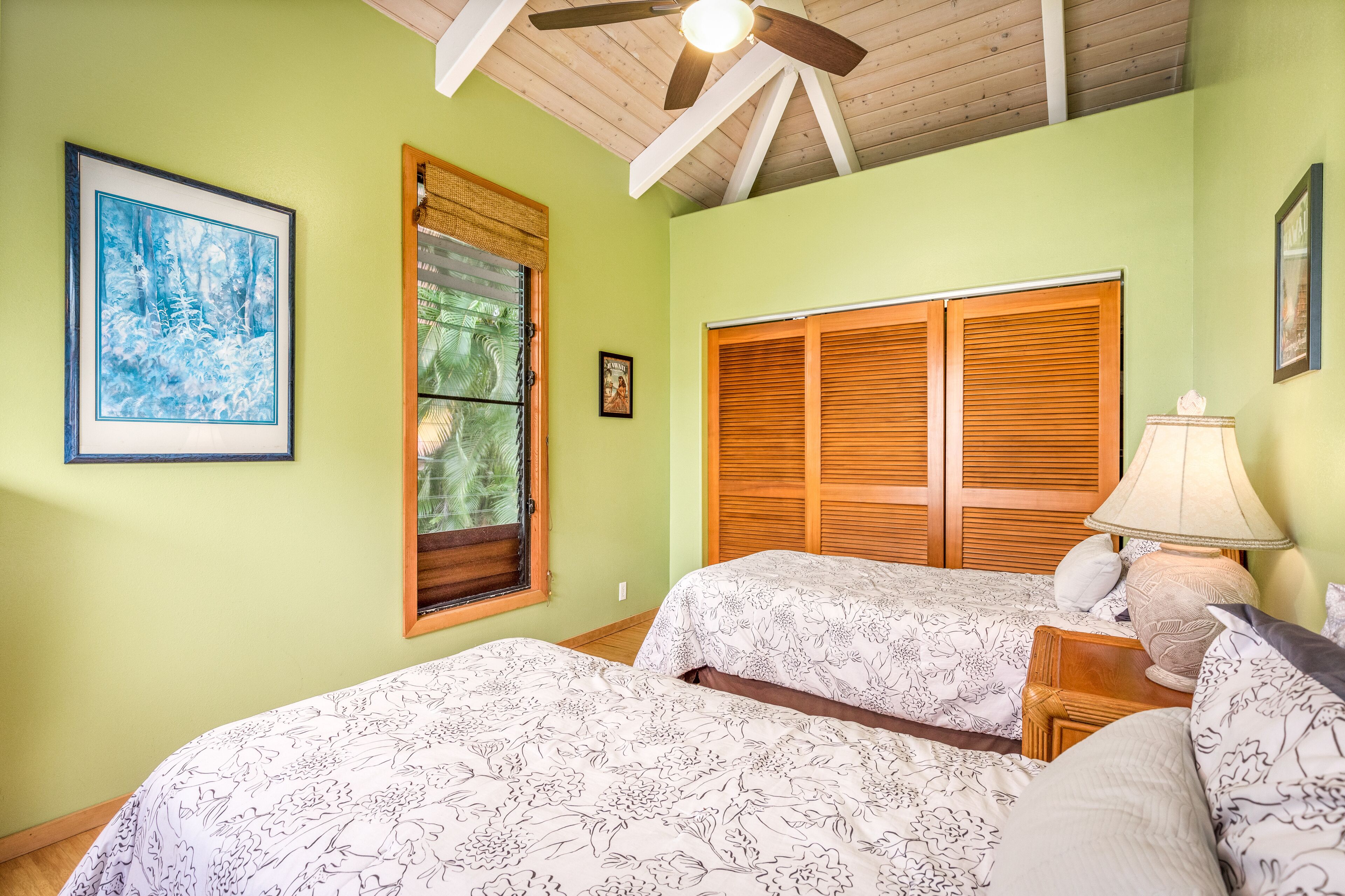 4 bedrooms, desk, iron/ironing board, WiFi