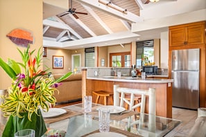 Dining - Walk to White Sands Beach or Relax by Your Private Pool (Kailua-Kona)