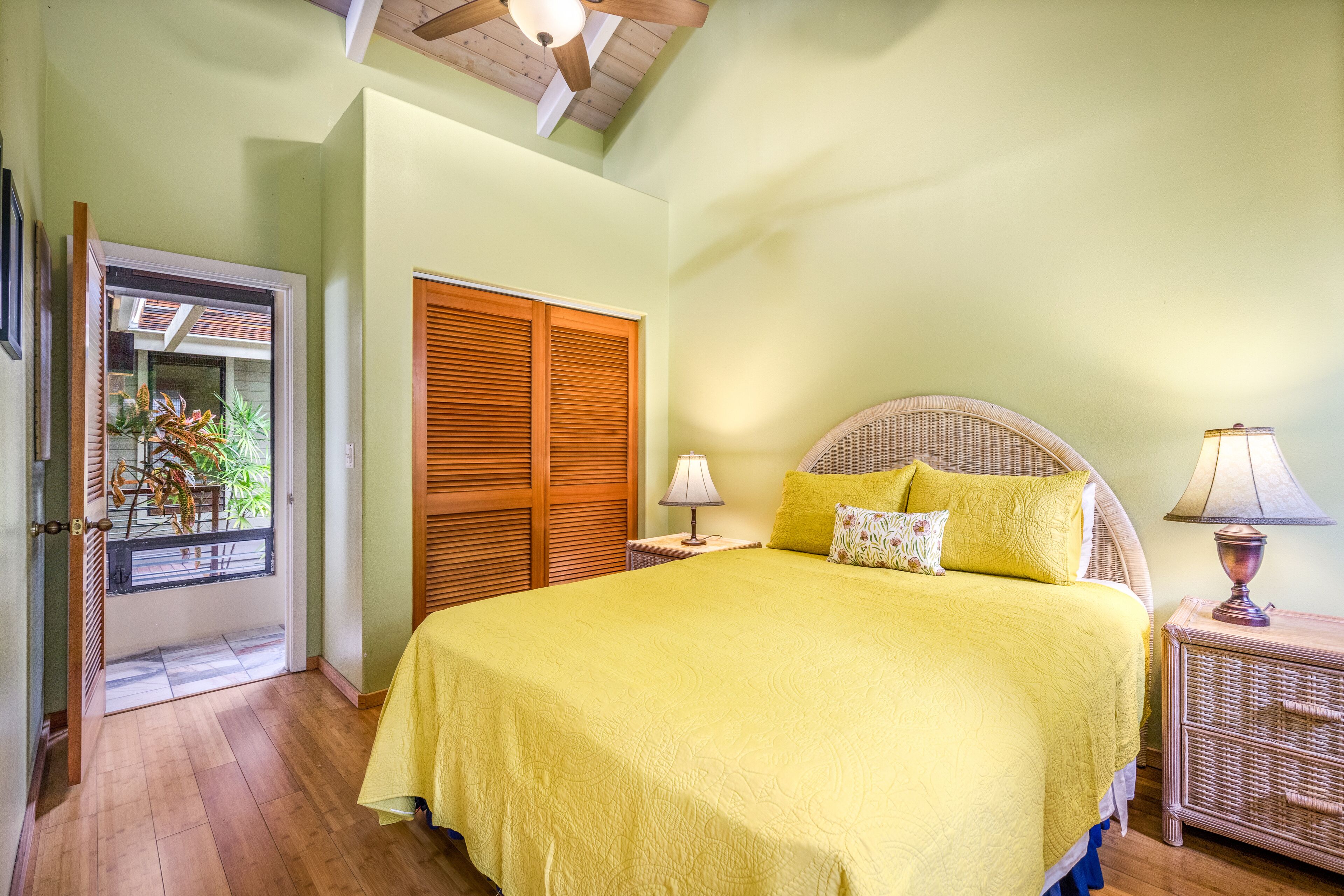 4 bedrooms, desk, iron/ironing board, WiFi