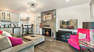 Smart TV, fireplace, books, stereo