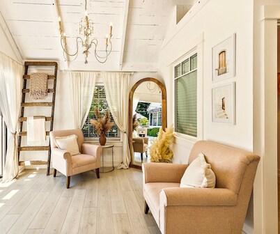 TIGERS DEN - #1 BEST LOCATION, ROMANTIC, STUNNING, STEPS TO BRITT FESTIVAL