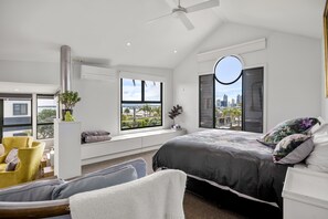 3 habitaciones, escritorio, tabla de planchar con plancha y wifi gratis