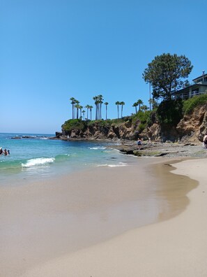 Beach nearby, sun loungers, beach towels