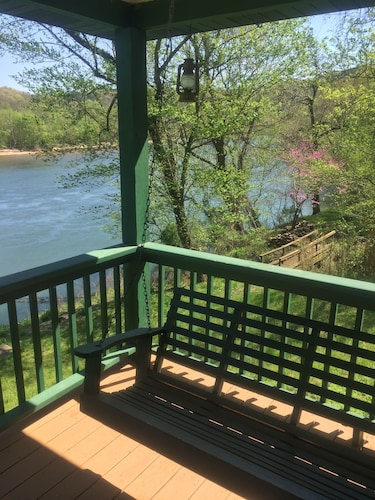 White River Bank Cabin!Eagle Watching, World Class Trout Fishing Off  The Dock, 