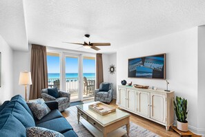 TV connectée, jeux vidéo, lecteur de DVD, livres