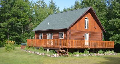 Kaunis Ponderosa Pine Log Cabin - Northwoods Retreat 10 eekkeriä