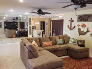 Smart TV, DVD player, books, video library - Casa Del Rio, Tropical Resort Feel, Breathtaking River Views, Large Pool & Dock (Cape Coral)