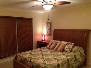 3 bedrooms, iron/ironing board, travel cot, WiFi - Casa Del Rio, Tropical Resort Feel, Breathtaking River Views, Large Pool & Dock (Cape Coral)