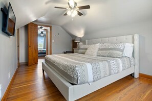 4 slaapkamers, een strijkplank/strijkijzer, reisbedje, gratis wifi