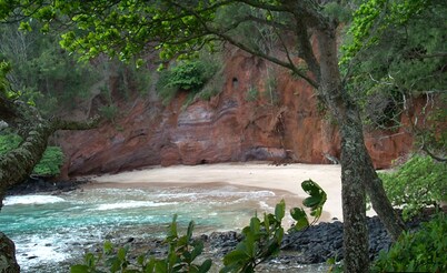 Romance tropical ... Exuberantes jardines ..... Vista al mar en Heavenly Hana, Maui