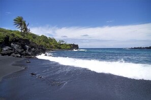 Chaises longues, serviettes de plage